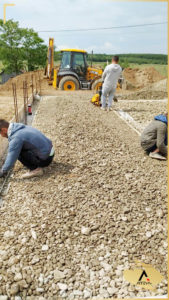 56 Nivelare si vibrare strat de rupere a capilaritatii pietris